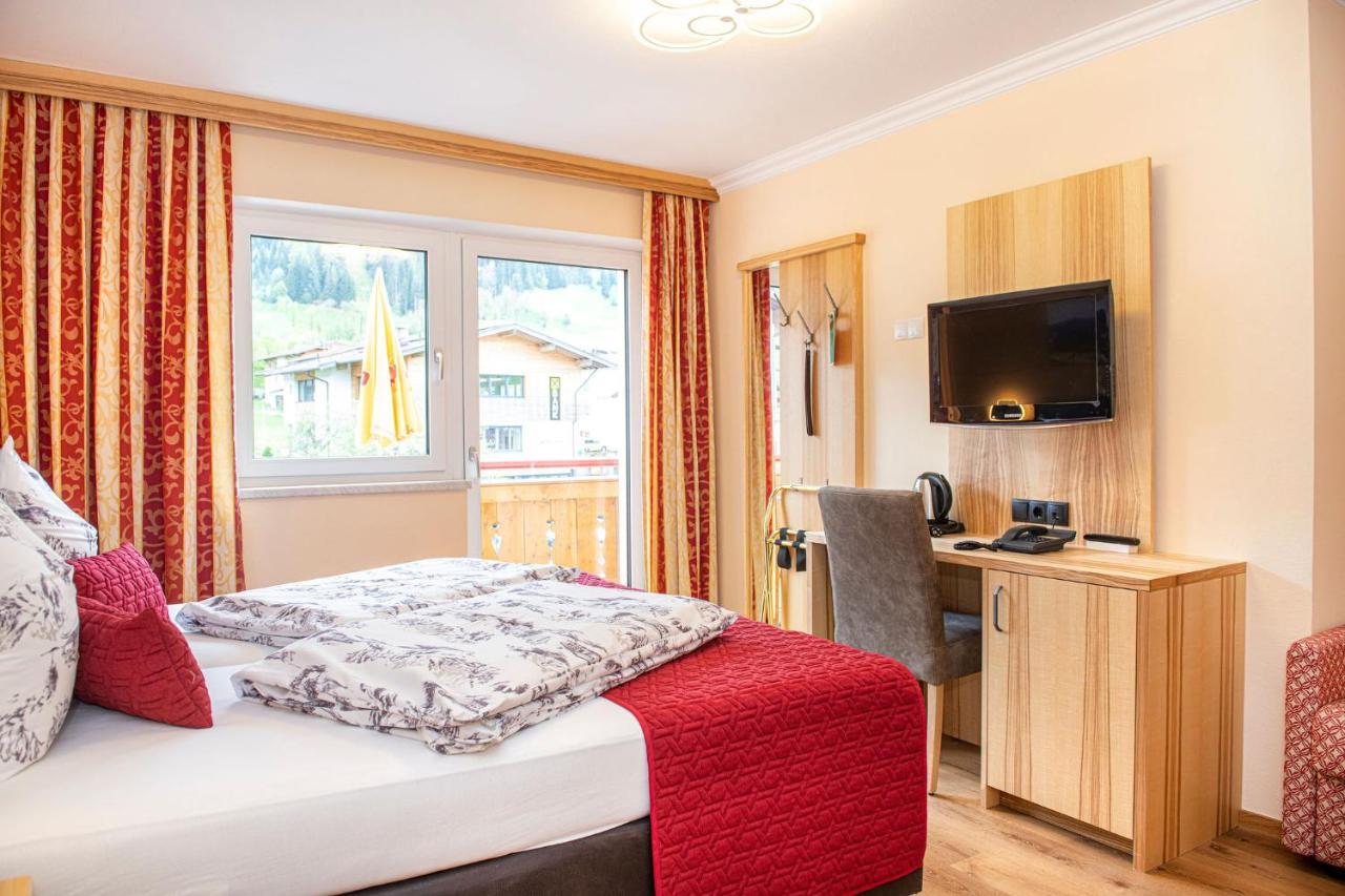 Hotel Schneeberger Niederau Exteriör bild