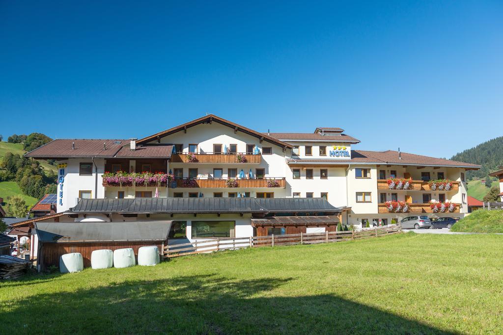 Hotel Schneeberger Niederau Exteriör bild